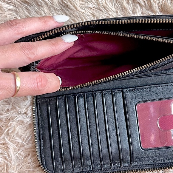 Marc Jacobs Black Quilted Leather Wallet - Picture 12 of 12